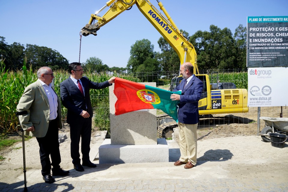 Ministro do Ambiente lançou obra da construção do canal de protecção de cheias e inundações de Esposende