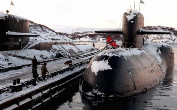 Incêndio em submarino russo movido a energia nuclear faz 14 mortos
