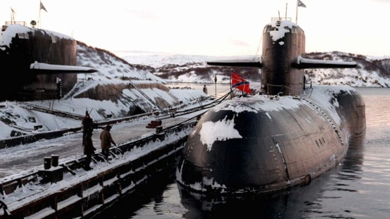 Incêndio em submarino russo movido a energia nuclear faz 14 mortos