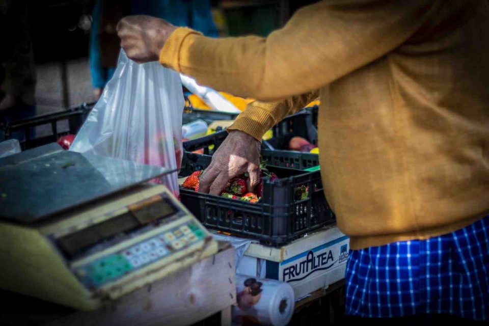 No próximo ano serão proibidas embalagens de plástico para pão, fruta e legumes