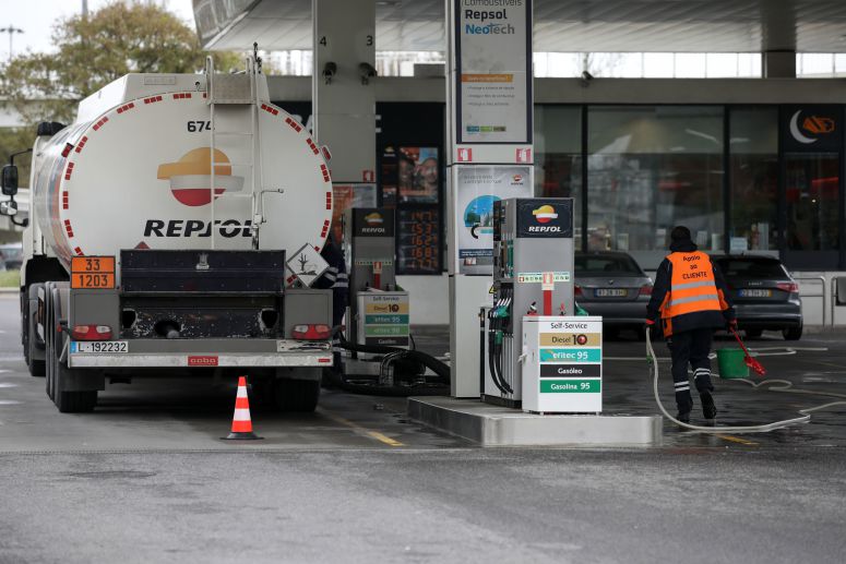 Motoristas: Sindicato promete impugnar serviços mínimos se Governo incluir cargas e descargas