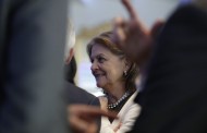 Da direita à esquerda, aplausos à nomeação de Elisa Ferreira, PCP é excepção à regra