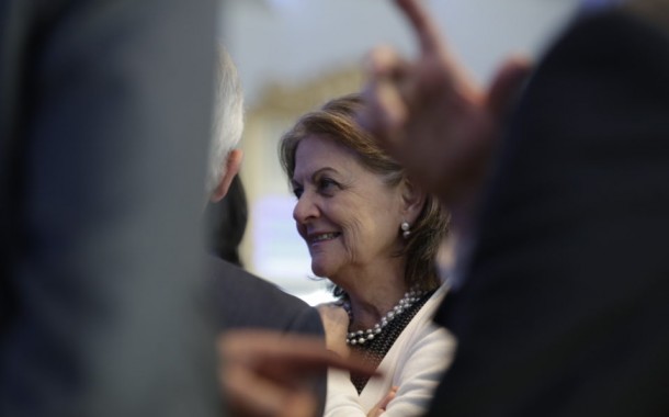 Da direita à esquerda, aplausos à nomeação de Elisa Ferreira, PCP é excepção à regra