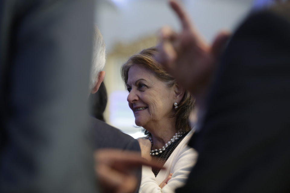 Da direita à esquerda, aplausos à nomeação de Elisa Ferreira, PCP é excepção à regra