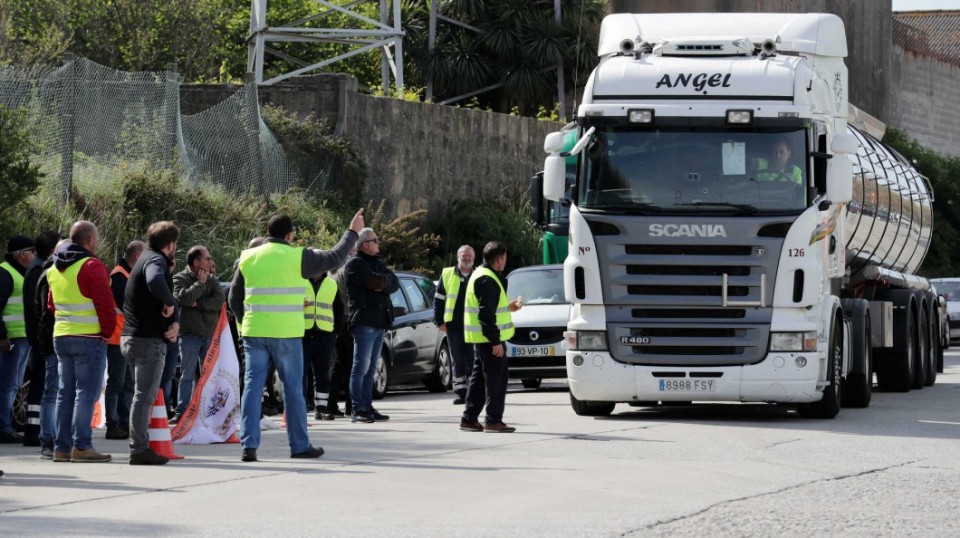 Motoristas: Greve das matérias perigosas mantém-se