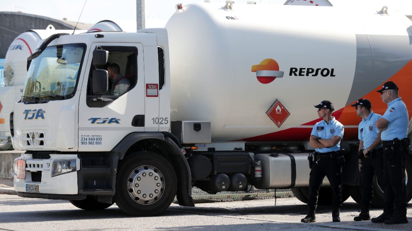 Combustíveis: PCP e Bloco criticam requisição civil por “limitar direito à greve”