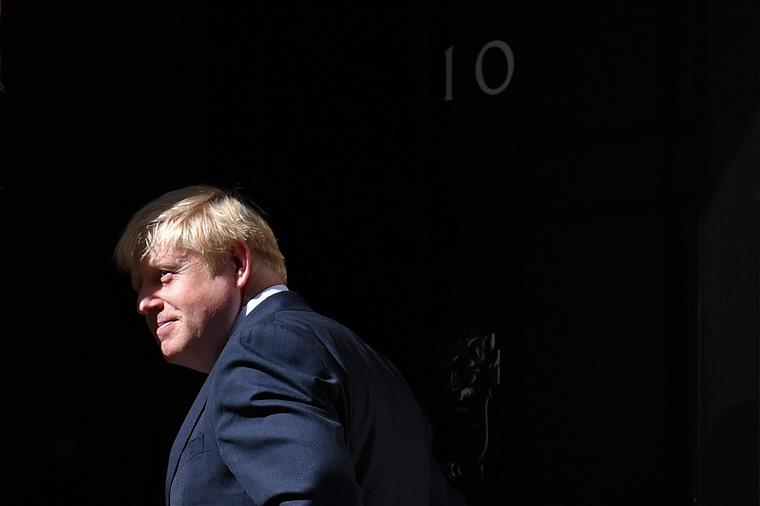 Brexit: Parlamento britânico suspenso
