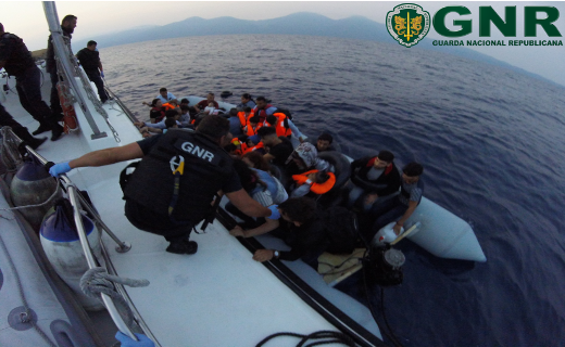 GNR resgata 39 migrantes no mar Egeu