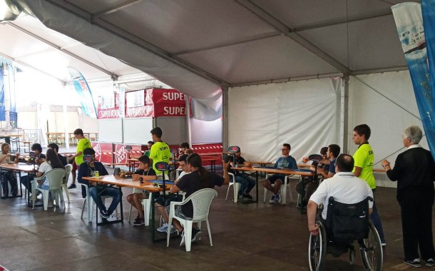 Fão recebeu prova para o campeonato do mundo de cubo mágico