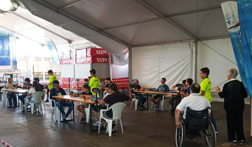 Fão recebeu prova para o campeonato do mundo de cubo mágico
