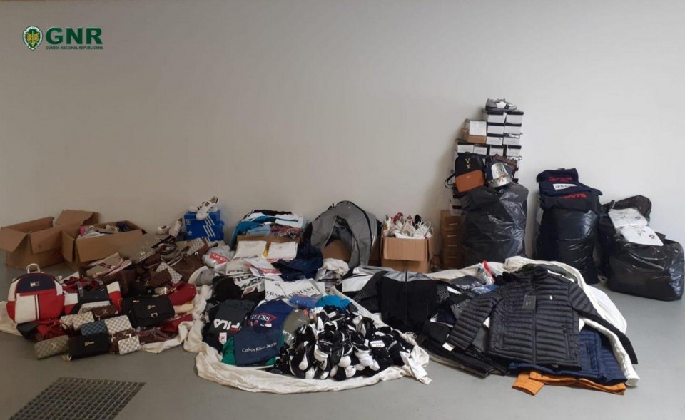 Apreendido material contrafeito no valor de 13 mil euros em Fafe