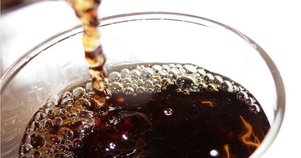 Alimentos com mais açúcar e gorduras banidos da publicidade para crianças