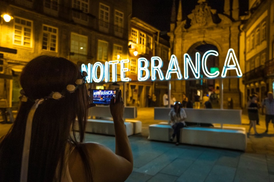 Noite Branca arranca em força e promete ‘colorir’ de branco Braga até domingo