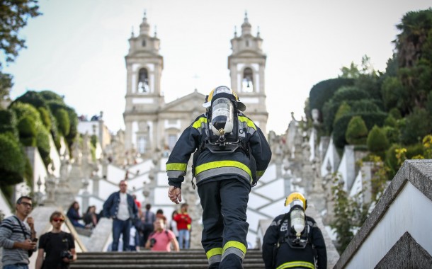 Cerca de 800 bombeiros sobem este sábado escadório do Bom Jesus em mais edição do Bombeiro de Elite