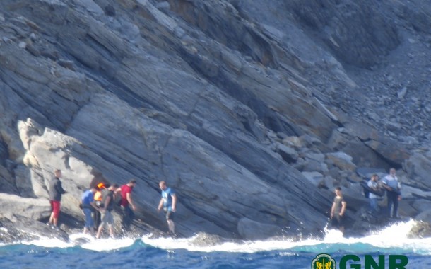 GNR detecta 9 migrantes encurralados na ilha grega de Inousses