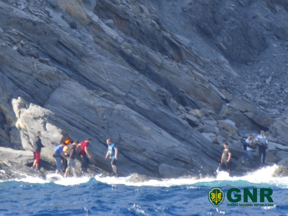GNR detecta 9 migrantes encurralados na ilha grega de Inousses