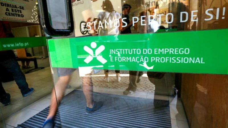 Desemprego recua para 6,4% em Julho, valor mais baixo desde 2002
