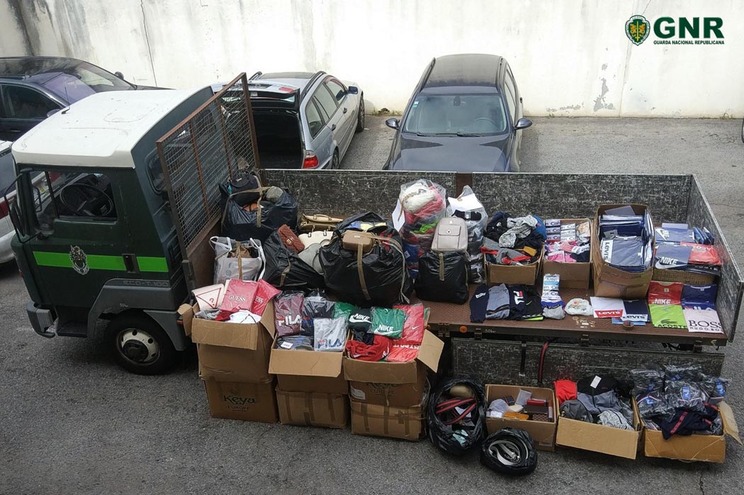 GNR apreende cerca de 1600 artigos na Feira de S. Miguel, em Cabeceiras de Basto