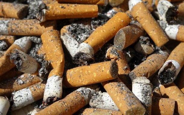 Multas de 25 a 250 euros para quem atirar beatas para o chão a partir desta quarta-feira