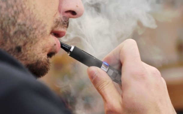 Médicos aconselhados a denunciar casos suspeitos de doença ligados aos cigarros electrónicos em Portugal
