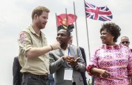 Príncipe Harry pede em Angola “esforços redobrados” para deixar as minas nos livros de História “para sempre”