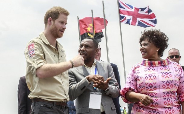 Príncipe Harry pede em Angola “esforços redobrados” para deixar as minas nos livros de História “para sempre”