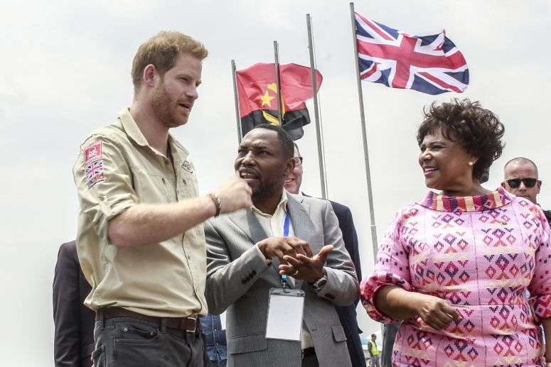 Príncipe Harry pede em Angola “esforços redobrados” para deixar as minas nos livros de História “para sempre”