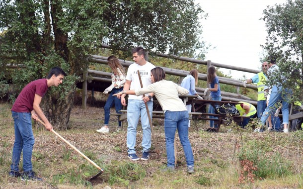 Futuros gestores da UMinho limpam Monte Picoto