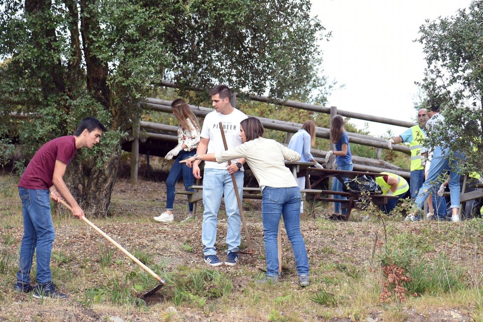 Futuros gestores da UMinho limpam Monte Picoto