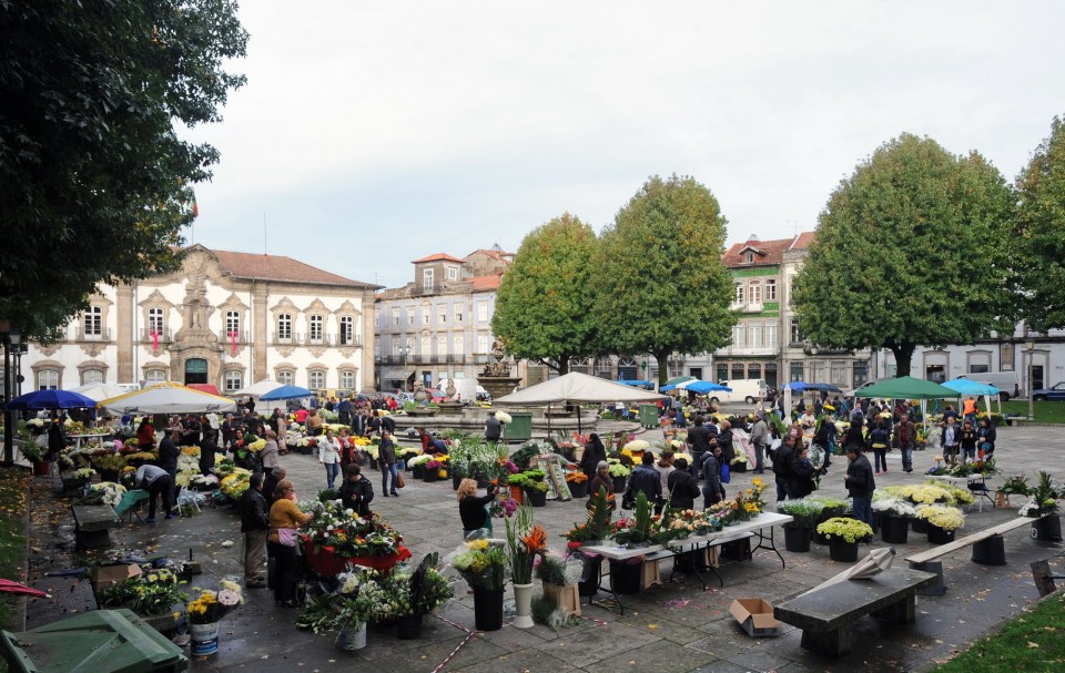 Tradicional Mercado das Flores de Braga regressa de 30 a 1 de Novembro