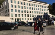 Assessor de Joacine Katar Moreira desafia convenções ao entrar de saia no Parlamento