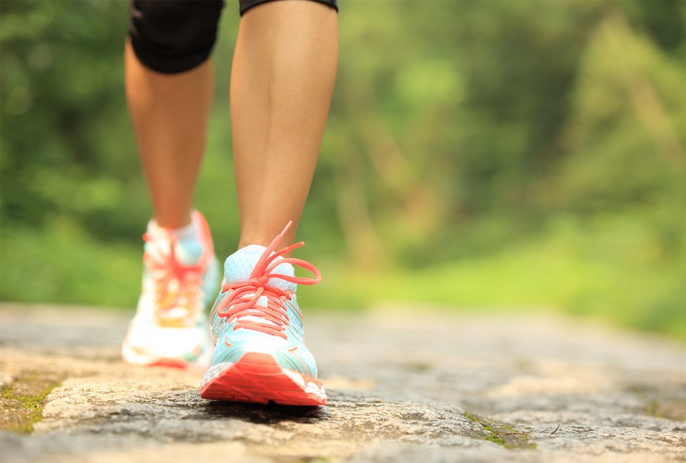 Caminhar diminui sintomas da menopausa e ocupar os tempos livres com outras actividades físicas também