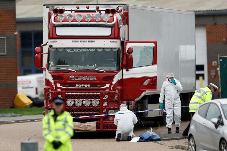 Camião com 39 cadáveres chegou ao Reino Unido a partir da Bélgica