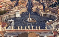 Vaticano suspende director financeiro e mais quatro funcionários suspeitos de ilegalidades