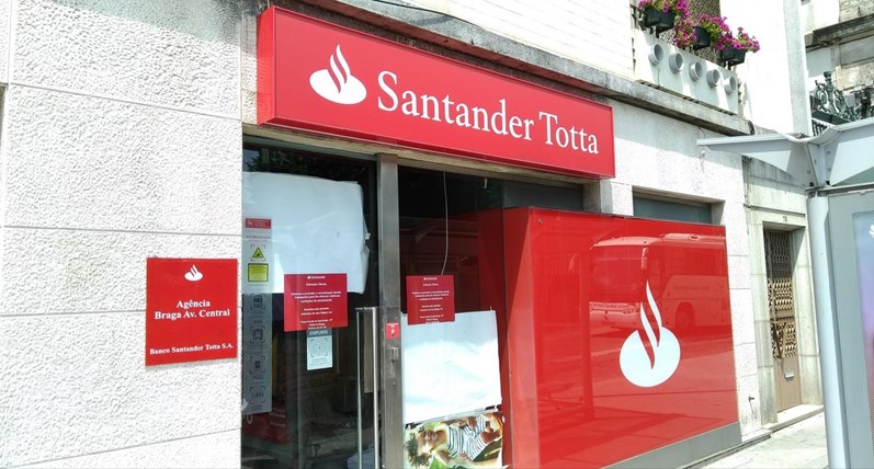 Cinco membros do gangue que assaltou vivendas e filial de Braga do Santander pedem instrução do processo