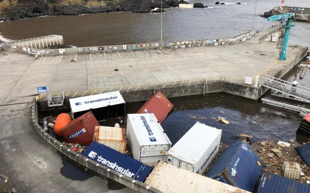 Furacão Lorenzo destruiu o porto das Flores e desalojou mais de 50 pessoas