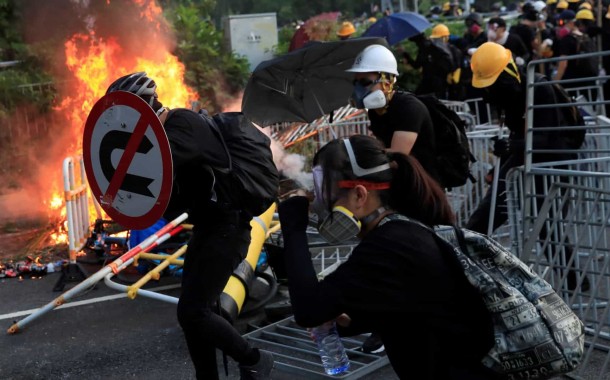 Protestos violentos já fizeram 15 feridos em Hong Kong