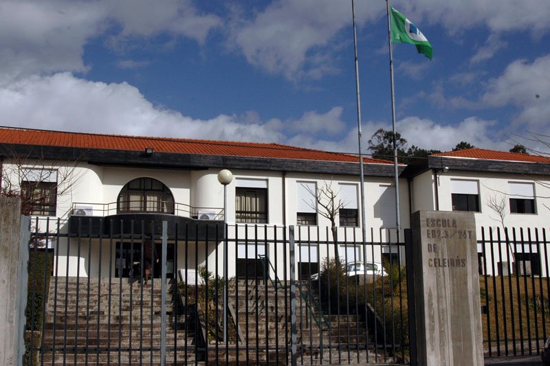 Professor que se envolveu com aluna em escola de Braga condenado a três anos de prisão e oito mil euros de indemnização