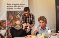 Barcelos ensina turistas russos a pintar galos