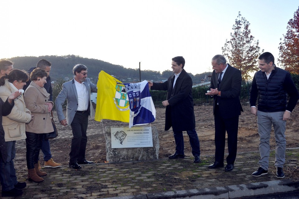 Ricardo Rio lança primeira pedra do lar de idosos de Lamas