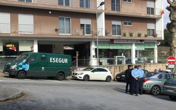 Carrinha de valores assaltada à mão armada por encapuzados em Famalicão