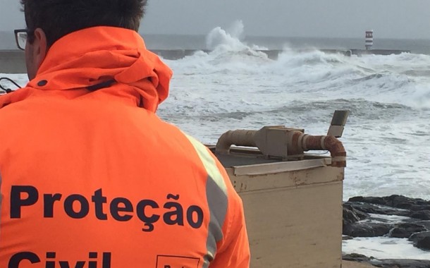 Mau tempo já faz estragos no Norte do país. Homem ferido na Póvoa de Varzim