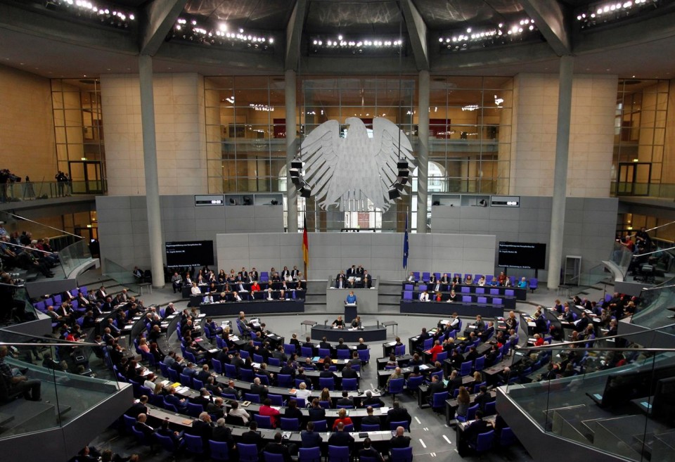 Ameaçados de morte, deputados alemães pedem controlo da extrema-direita