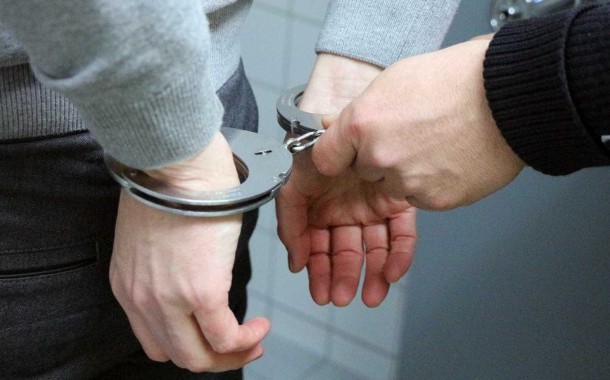 PJ de Braga detém suspeito de “vários crimes” de pornografia de menores. Recorria ao facebook