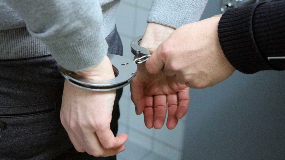 PJ de Braga detém suspeito de “vários crimes” de pornografia de menores. Recorria ao facebook