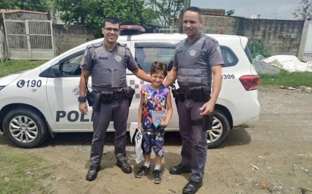 Brasil - Gabriel escreve carta ao Pai Natal e comove policias