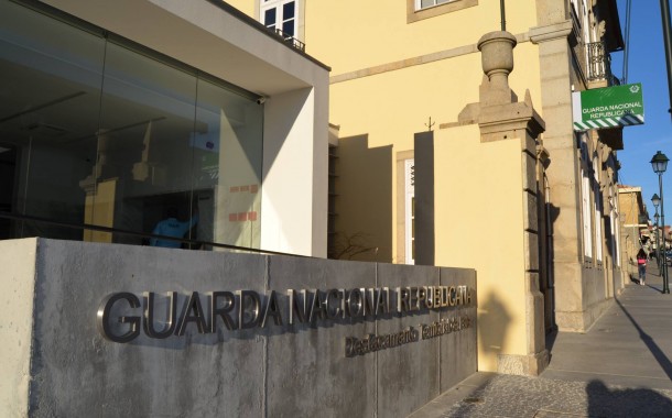 GNR apreende armas a homens de 80 e 51 anos em processos de violência doméstica em Fafe