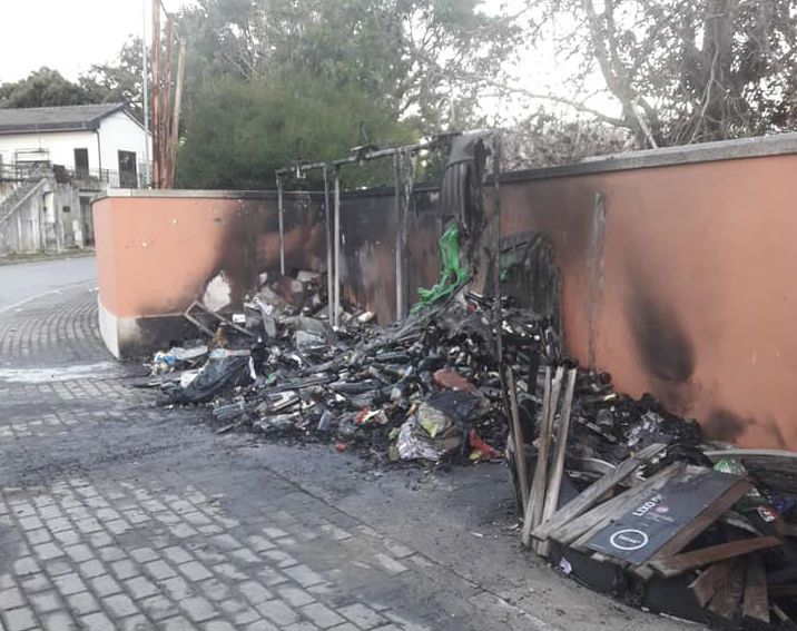 Fogo destrói ecopontos em Guimarães