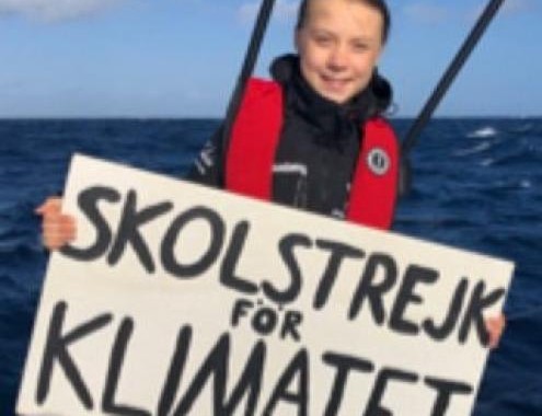 Bloquista José Maria Cardoso recebe Greta Thunberg à chegada a Lisboa