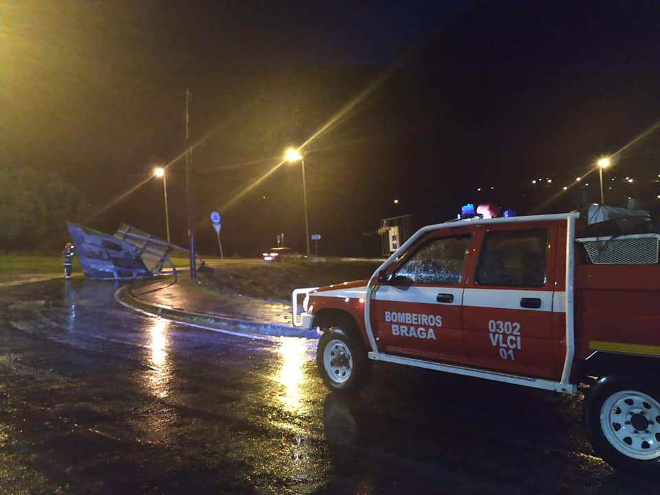 ‘Elsa’ continua a fazer das suas. Bombeiros não param em todo o Minho